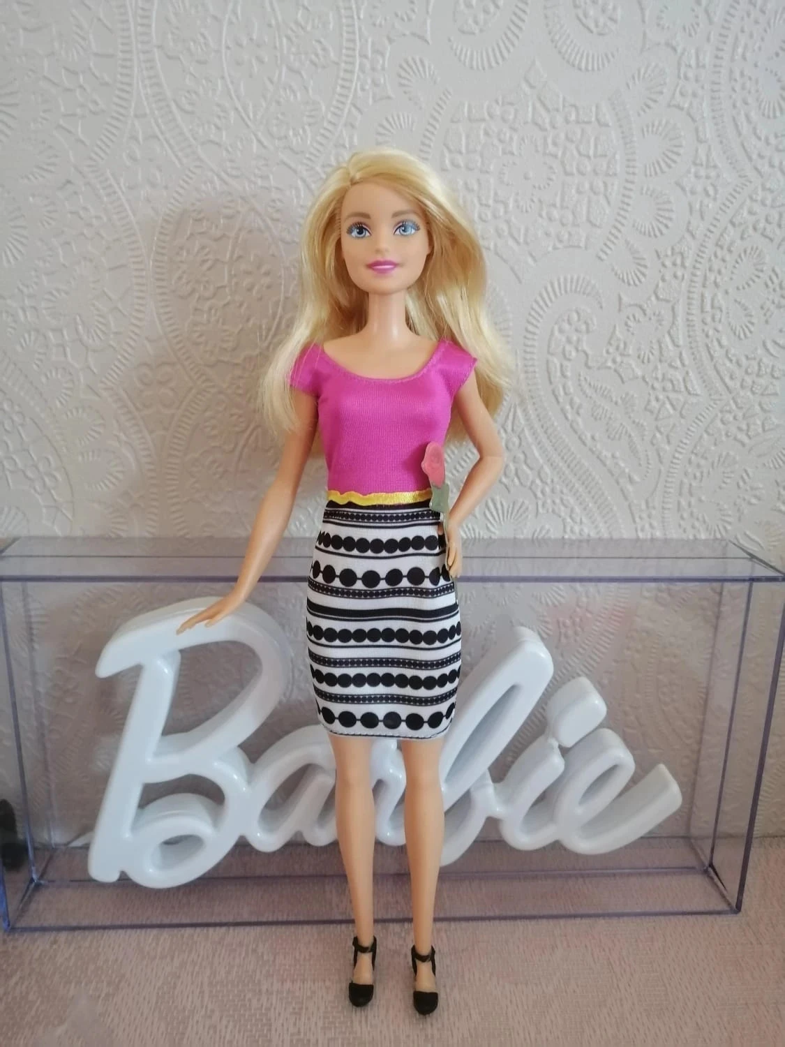 Jolie Barbie dans sa tenue élégante